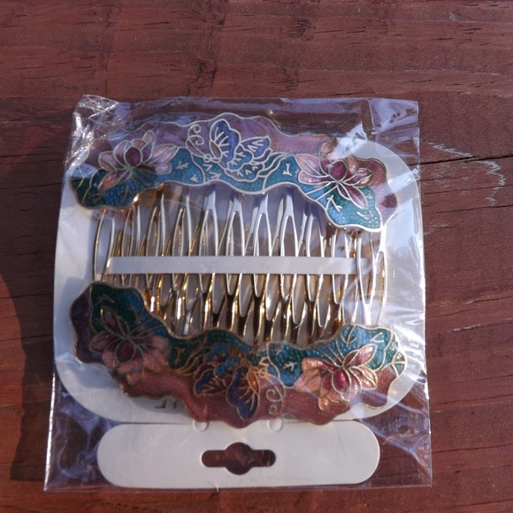 2 hair pins with butterfly and floral design - Picture 2 of 2